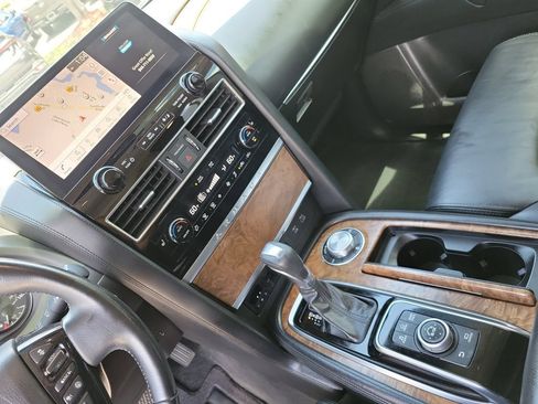 Used 2021 Nissan Armada SL w/ Captain's Chairs Package AWD/4WD image 40