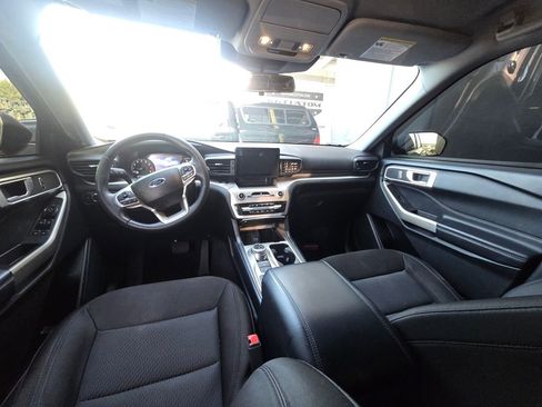 Used 2022 Ford Explorer XLT image 19