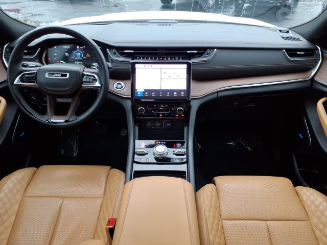 Used 2023 Jeep Grand Cherokee Summit w/ Advanced Protech Group IV AWD/4WD image 20