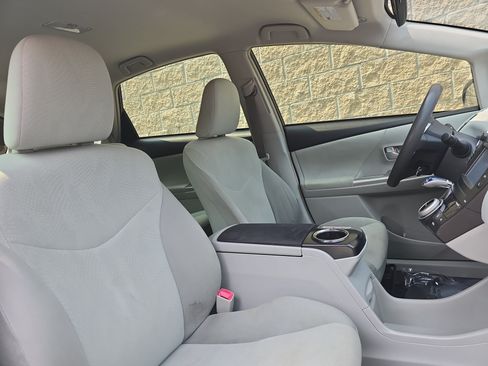 Used 2013 Toyota Prius V Two FWD image 10