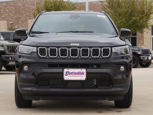 New 2026 Jeep Compass Latitude image 2