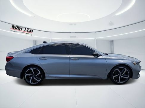 Used 2021 Honda Accord Sport image 2