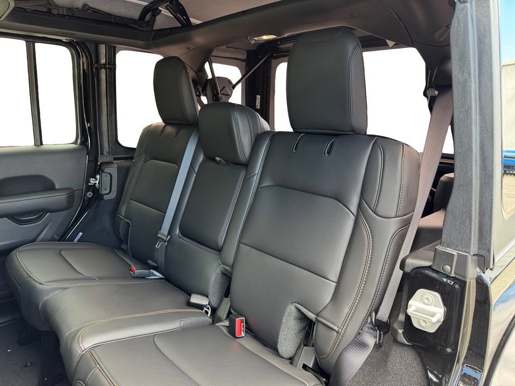 New 2025 Jeep Wrangler Unlimited Sahara AWD/4WD image 13