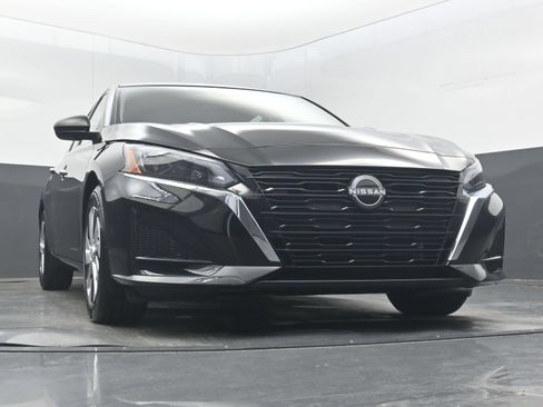 Certified 2025 Nissan Altima 2.5 S FWD image 24