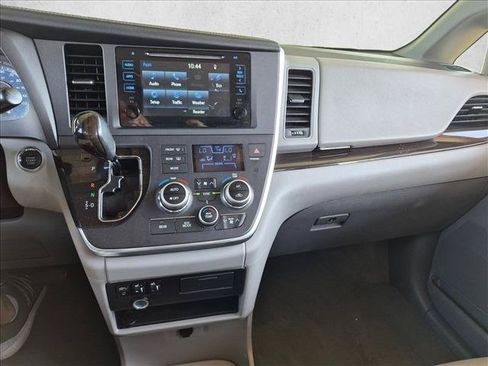 Used 2015 Toyota Sienna XLE FWD image 12
