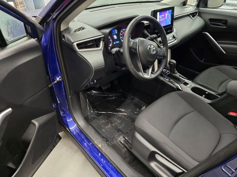 Used 2023 Toyota Corolla Cross LE w/ Moonroof Package image 14