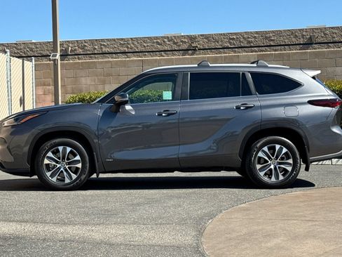 Used 2024 Toyota Highlander XLE AWD/4WD image 7