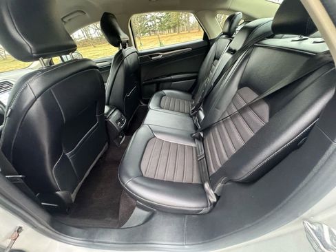 Used 2017 Ford Fusion SE w/ Equipment Group 201A image 17