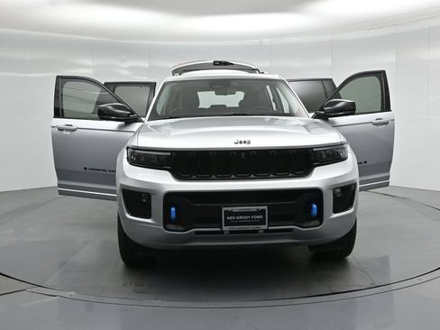 Used 2023 Jeep Grand Cherokee 30th Anniversary AWD/4WD image 32