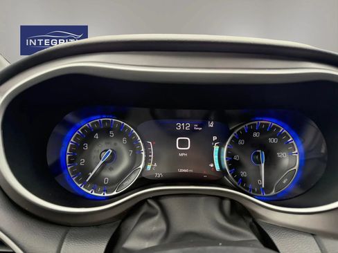 Used 2025 Chrysler Pacifica Select FWD image 19