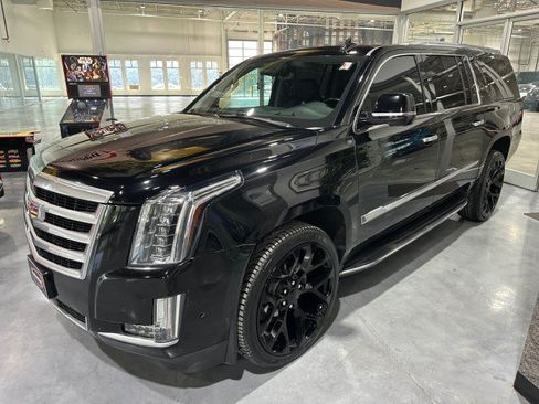 Used 2019 Cadillac Escalade ESV Premium Luxury AWD/4WD image 1