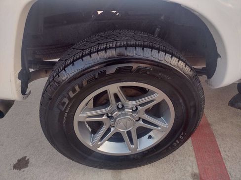 Used 2014 Toyota Tacoma PreRunner image 19