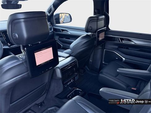 Used 2024 Jeep Wagoneer Series II w/ Convenience Group I image 12