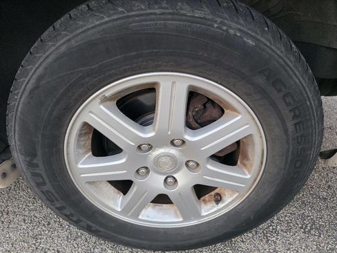 Used 2010 Chrysler Town & Country Touring Plus image 38