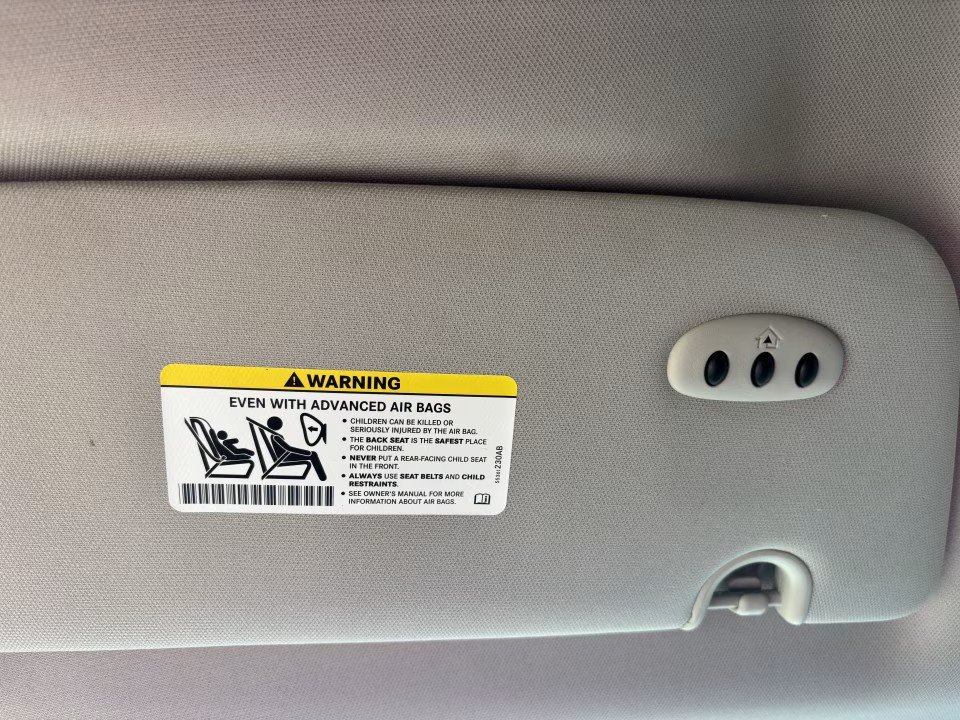 Used 2016 Chrysler Town & Country Touring FWD image 18