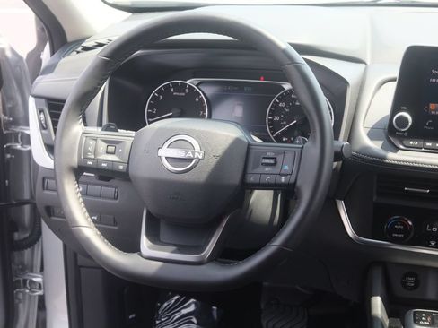 Used 2025 Nissan Rogue SV AWD/4WD image 23