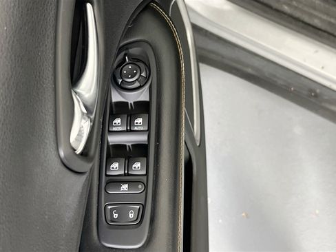 Used 2020 Jeep Compass Latitude w/ Cold Weather Group image 17