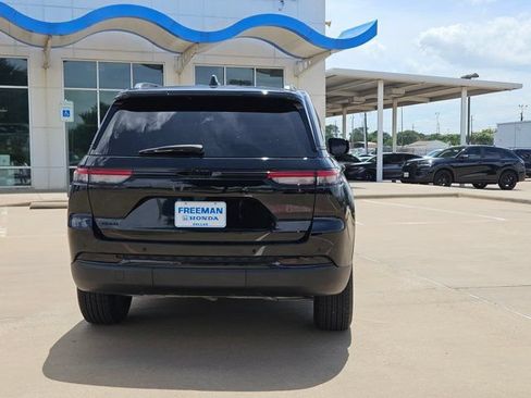 Used 2025 Jeep Grand Cherokee Altitude AWD/4WD image 6