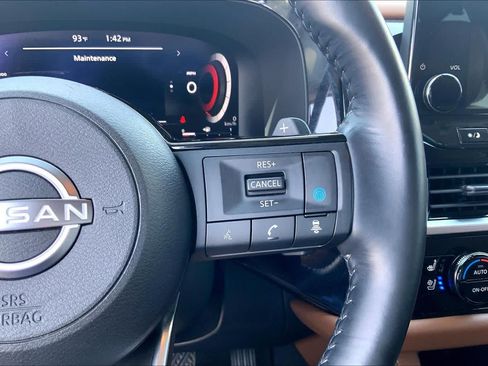 Used 2023 Nissan Pathfinder Platinum FWD image 25