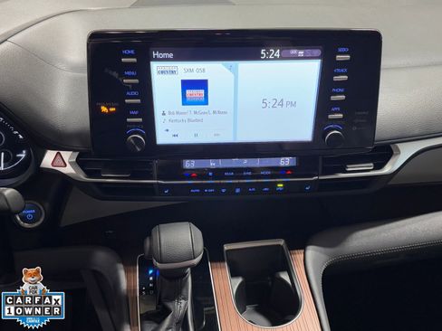 Used 2023 Toyota Sienna XLE FWD image 2