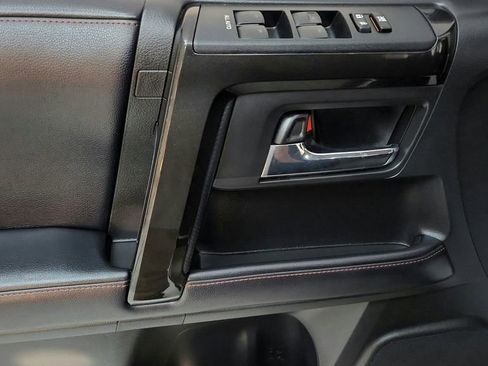 Used 2018 Toyota 4Runner TRD Off-Road image 32