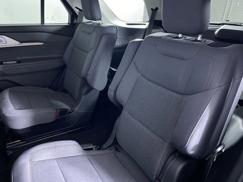 Used 2025 Ford Explorer Active image 13