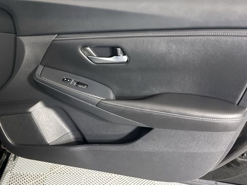 Certified 2025 Nissan Sentra SV FWD image 31