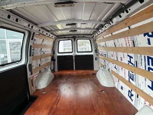 Used 2018 GMC Savana 2500 w/ Driver Convenience Package image 5