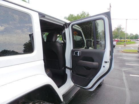 Used 2022 Jeep Wrangler Unlimited Sahara AWD/4WD image 36