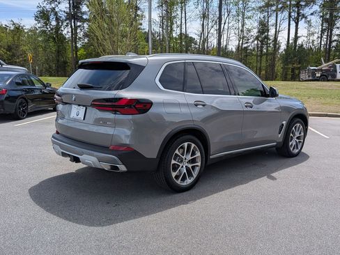 Used 2024 BMW X5 xDrive40i w/ Premium Package AWD/4WD image 3