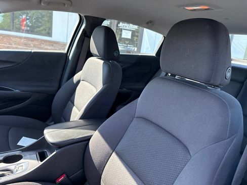 Used 2023 Chevrolet Malibu LT FWD image 2