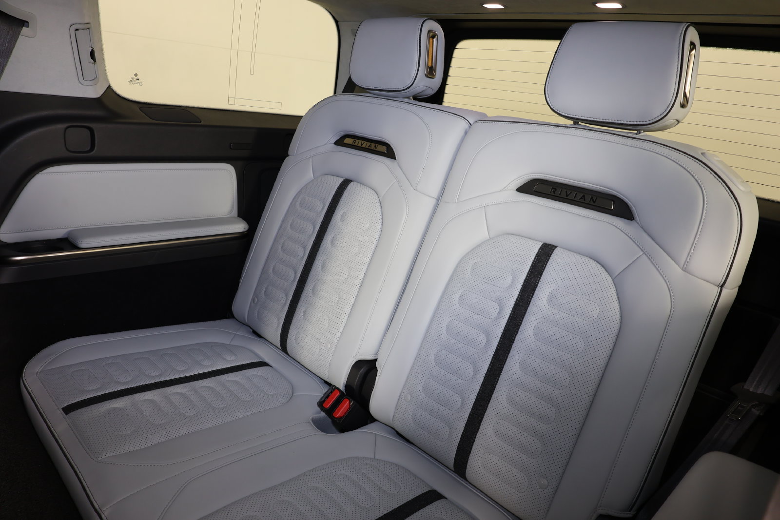 Used 2023 Rivian R1S Adventure Dual AWD/4WD image 11