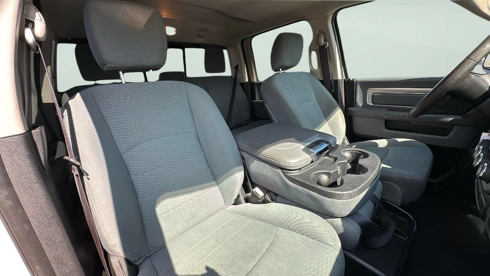 Used 2018 RAM 1500 Classic SLT AWD/4WD image 22