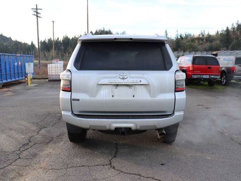 Used 2016 Toyota 4Runner SR5 image 6