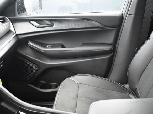 New 2025 Jeep Grand Cherokee Altitude image 24