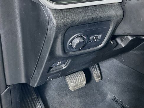 Used 2023 Jeep Grand Cherokee Altitude AWD/4WD image 10
