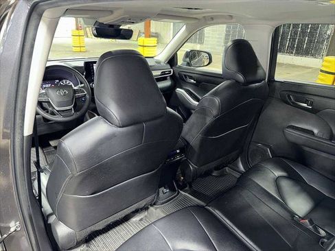 Certified 2022 Toyota Highlander XLE image 29