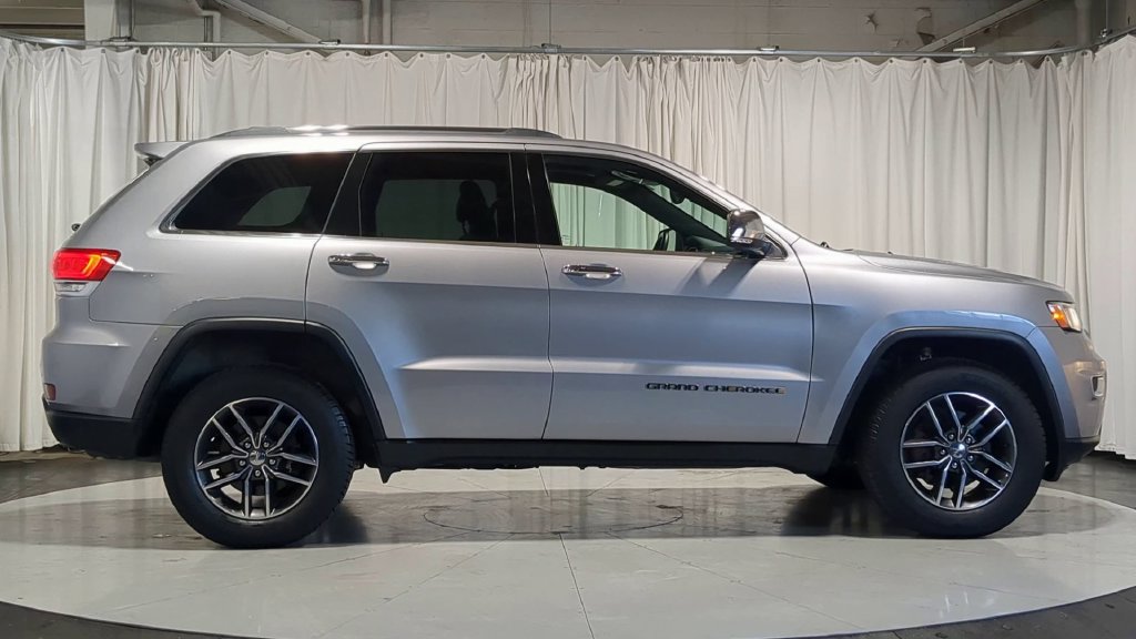 Used 2017 Jeep Grand Cherokee Limited AWD/4WD image 11
