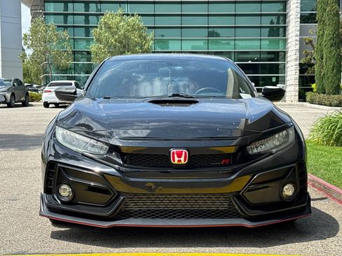 Used 2018 Honda Civic Type R image 3