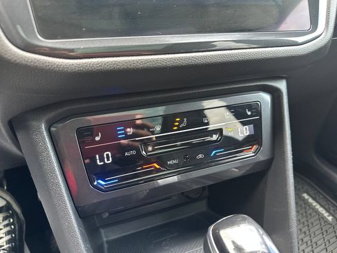 Certified 2022 Volkswagen Tiguan SEL R-Line AWD/4WD image 16