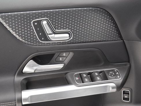 Used 2026 Mercedes-Benz GLB 250 image 21