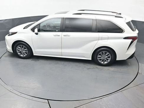 Used 2022 Toyota Sienna XLE image 44