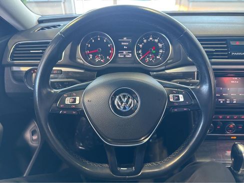 Used 2018 Volkswagen Passat 2.0T SE FWD image 18