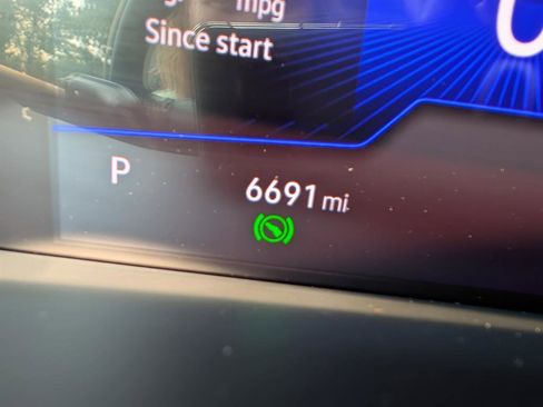 Certified 2024 Volkswagen Taos SE w/ Panoramic Sunroof Package image 33