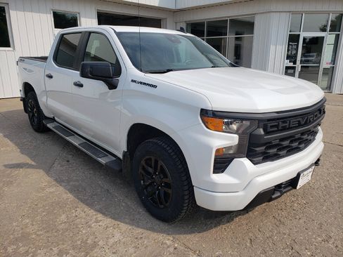 Used 2022 Chevrolet Silverado 1500 Custom w/ LPO, Dark Essentials Package AWD/4WD image 7