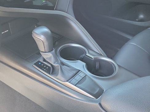 Certified 2022 Toyota Camry SE image 18