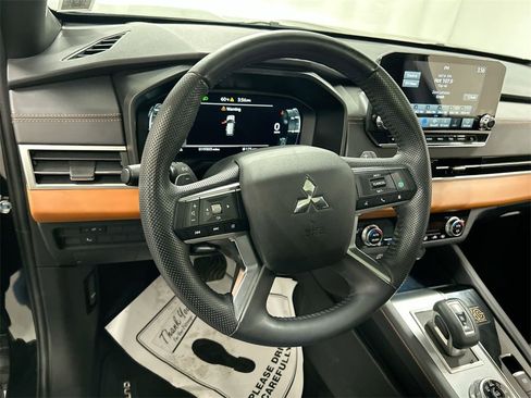 Used 2023 Mitsubishi Outlander SEL 40th Anniversary image 4