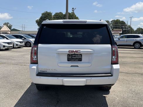 Used 2019 GMC Yukon XL SLT w/ Premium Edition RWD image 4