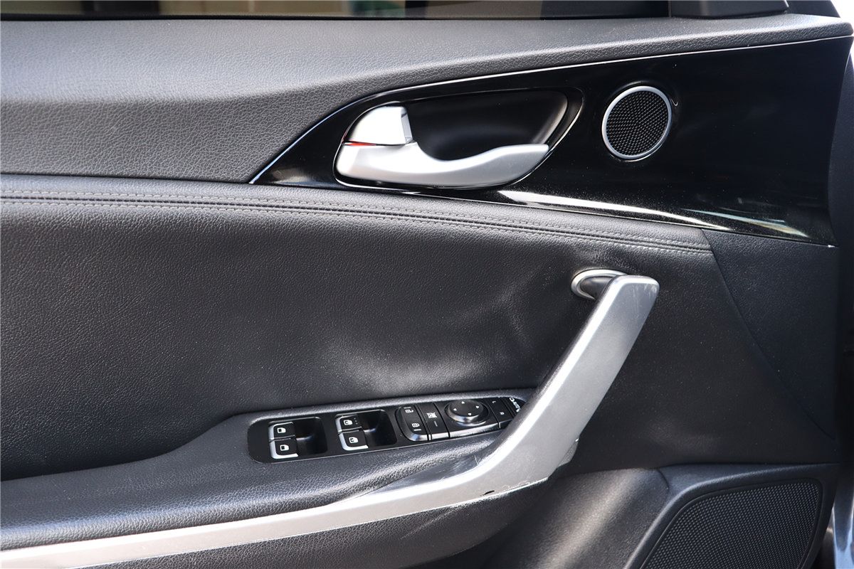 Used 2019 Kia Stinger RWD image 24
