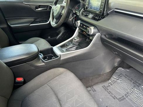 Certified 2022 Toyota RAV4 XLE w/ Convenience Package FWD image 17
